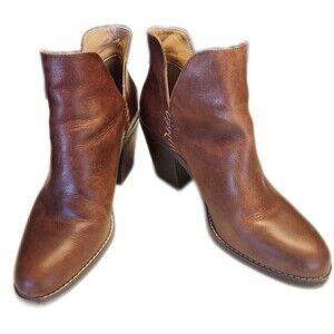 Crown Vintage Chestnut Leather Ankle Booties, V-split Sides, Size 9